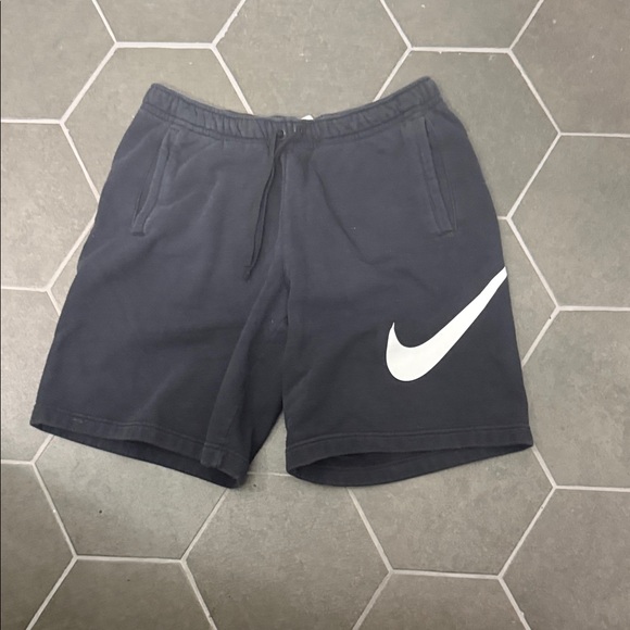 Nike Men's Dark Gray Athletic Shorts - Picture 1 of 1